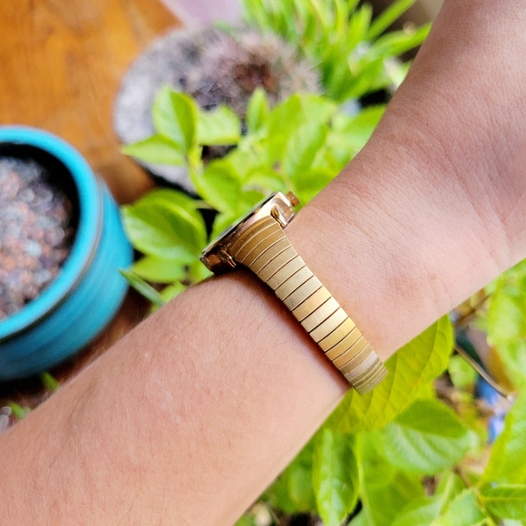 Vintage Timex Indiglo Womens Womans Gold Round Analog Calendar Stretch Watch - Picture 7 of 10